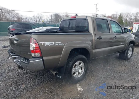 2015 Toyota Tacoma Base V6 z USA, uszkodzony, nr VIN 3TMLU4EN1FM201554
